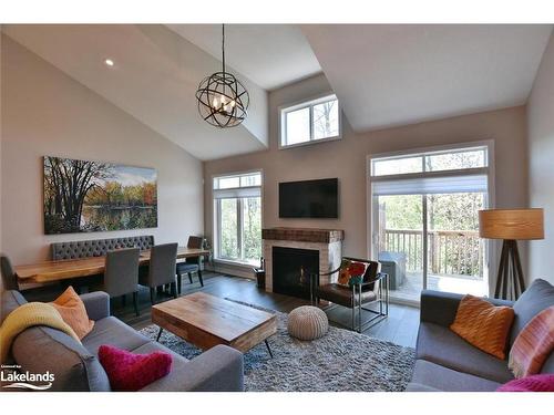 18 Robbie Way, Collingwood, ON - Indoor Photo Showing Living Room With Fireplace