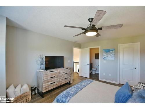 18 Robbie Way, Collingwood, ON - Indoor Photo Showing Bedroom