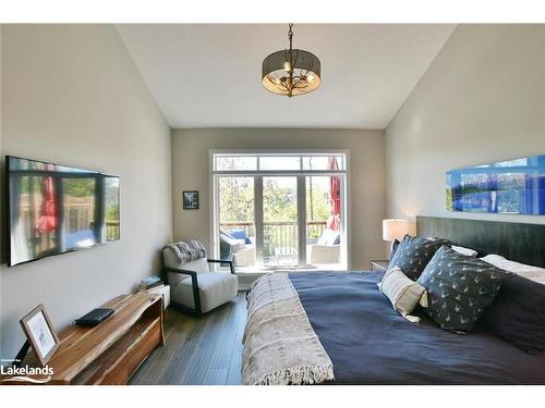 18 Robbie Way, Collingwood, ON - Indoor Photo Showing Bedroom