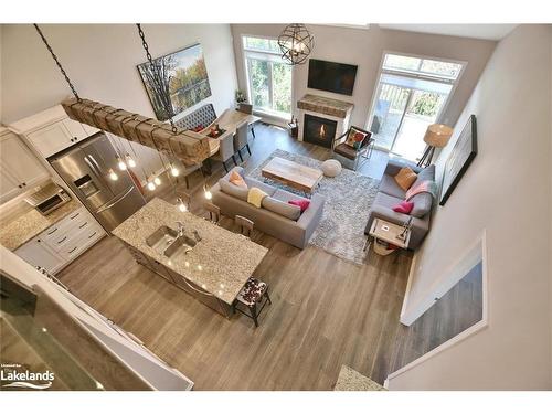 18 Robbie Way, Collingwood, ON - Indoor Photo Showing Living Room With Fireplace