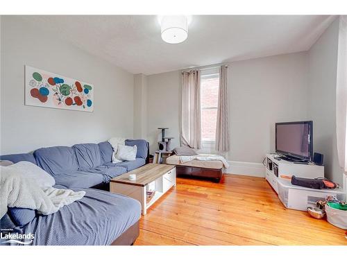 682 8Th Street, Owen Sound, ON - Indoor Photo Showing Living Room