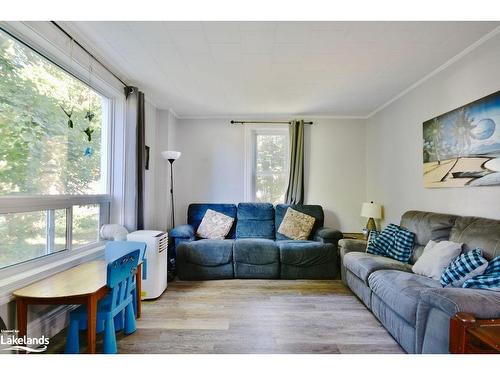 37 Chatham Street, Penetanguishene, ON - Indoor Photo Showing Living Room