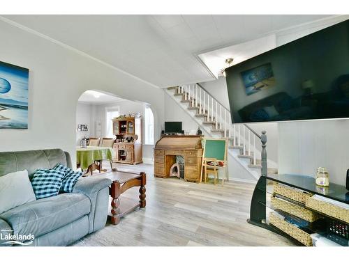 37 Chatham Street, Penetanguishene, ON - Indoor Photo Showing Living Room