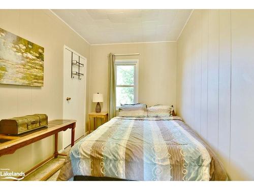 37 Chatham Street, Penetanguishene, ON - Indoor Photo Showing Bedroom