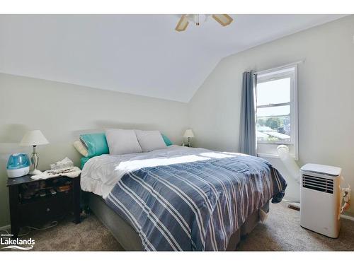 37 Chatham Street, Penetanguishene, ON - Indoor Photo Showing Bedroom