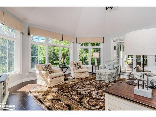 8 St Andrews Circle, Huntsville, ON - Indoor Photo Showing Living Room