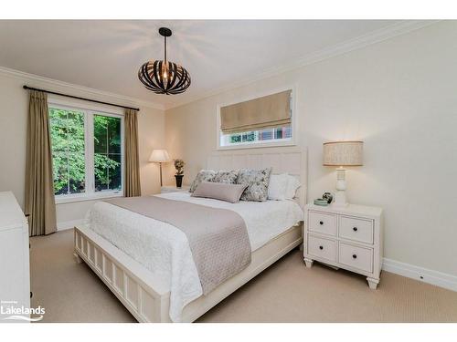 8 St Andrews Circle, Huntsville, ON - Indoor Photo Showing Bedroom