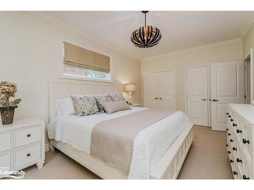 8 St Andrews Circle, Huntsville, ON - Indoor Photo Showing Bedroom