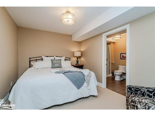 8 St Andrews Circle, Huntsville, ON - Indoor Photo Showing Bedroom