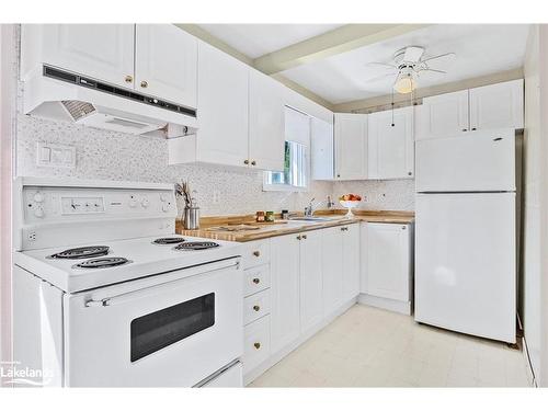 44 69Th Street N, Wasaga Beach, ON - Indoor Photo Showing Kitchen