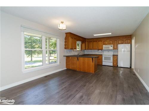 5 Fairlawn Boulevard, Bracebridge, ON - Indoor Photo Showing Kitchen