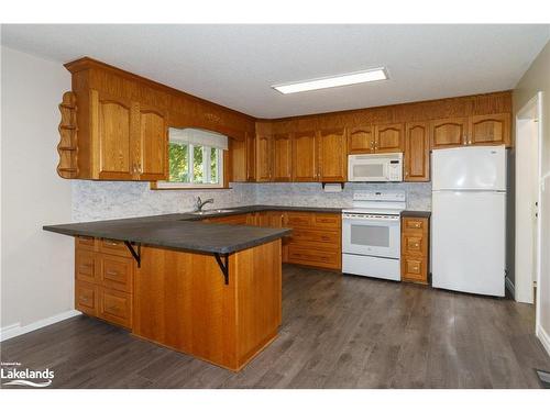 5 Fairlawn Boulevard, Bracebridge, ON - Indoor Photo Showing Kitchen