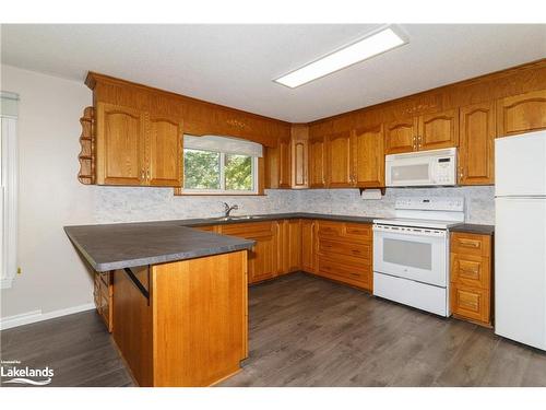 5 Fairlawn Boulevard, Bracebridge, ON - Indoor Photo Showing Kitchen