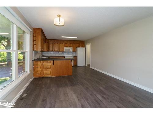 5 Fairlawn Boulevard, Bracebridge, ON - Indoor Photo Showing Kitchen