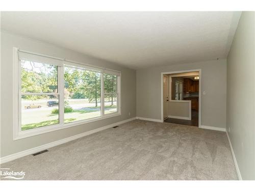 5 Fairlawn Boulevard, Bracebridge, ON - Indoor Photo Showing Other Room