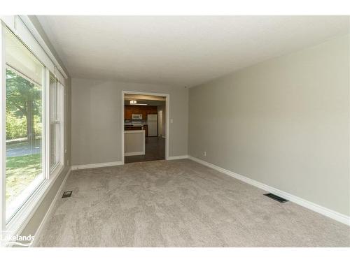 5 Fairlawn Boulevard, Bracebridge, ON - Indoor Photo Showing Other Room