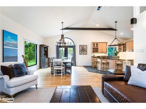 20 Trails End, Collingwood, ON - Indoor Photo Showing Living Room