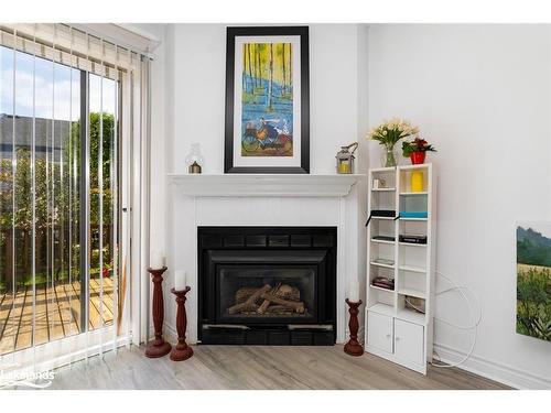 37-55 Louisa Street W, Thornbury, ON - Indoor Photo Showing Living Room With Fireplace