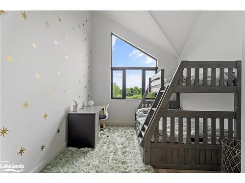 1594 Doe Lake Road, Gravenhurst, ON - Indoor Photo Showing Bedroom