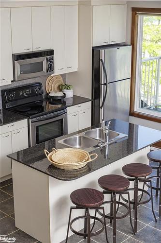 18-104 Farm Gate Road, The Blue Mountains, ON - Indoor Photo Showing Kitchen With Double Sink