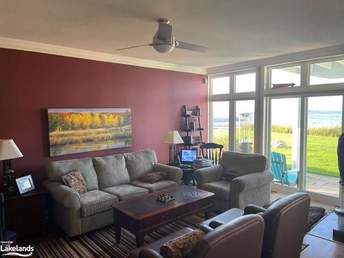 850 Suncrest Circle, Collingwood, ON - Indoor Photo Showing Living Room