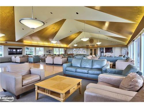 850 Suncrest Circle, Collingwood, ON - Indoor Photo Showing Living Room