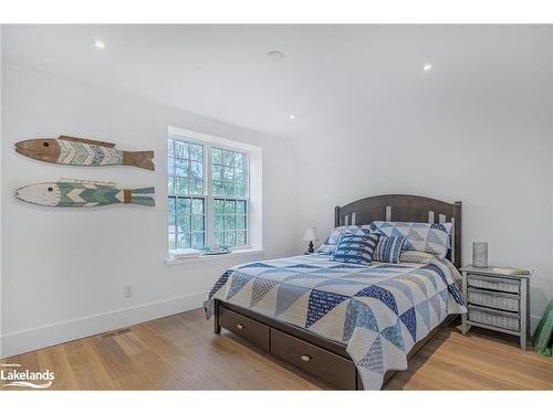 53 Niagara Street, Collingwood, ON - Indoor Photo Showing Bedroom