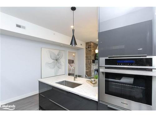 402-16 Beckwith Lane, The Blue Mountains, ON - Indoor Photo Showing Kitchen