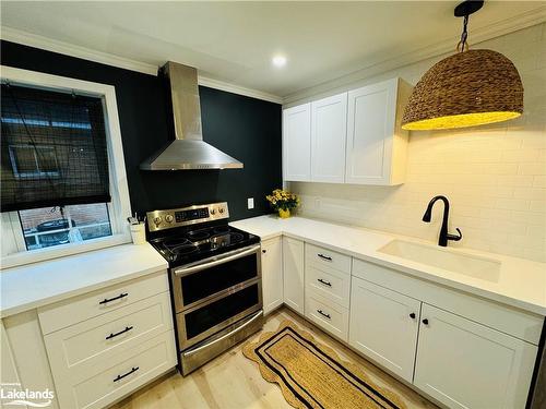 300 2Nd Avenue E, Owen Sound, ON - Indoor Photo Showing Kitchen