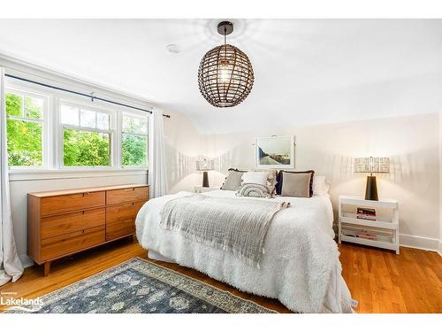 300 2Nd Avenue E, Owen Sound, ON - Indoor Photo Showing Bedroom