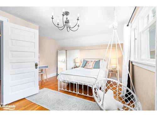 300 2Nd Avenue E, Owen Sound, ON - Indoor Photo Showing Bedroom