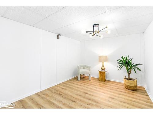 300 2Nd Avenue E, Owen Sound, ON - Indoor Photo Showing Other Room