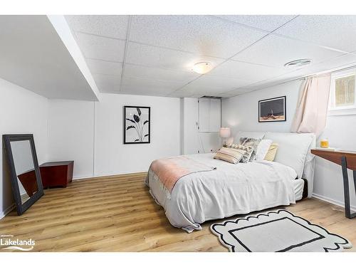 300 2Nd Avenue E, Owen Sound, ON - Indoor Photo Showing Bedroom