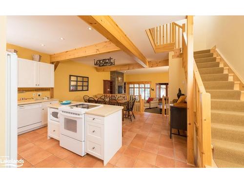 6 Wk9-1111 Dwight Beach Road, Lake Of Bays, ON - Indoor Photo Showing Kitchen