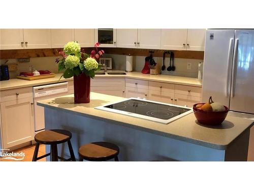 6 Wk9-1111 Dwight Beach Road, Lake Of Bays, ON - Indoor Photo Showing Kitchen