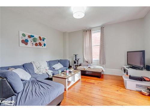 682 8Th Street, Owen Sound, ON - Indoor Photo Showing Living Room