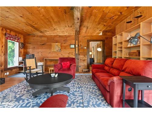 12 Maple Avenue, Huntsville, ON - Indoor Photo Showing Living Room