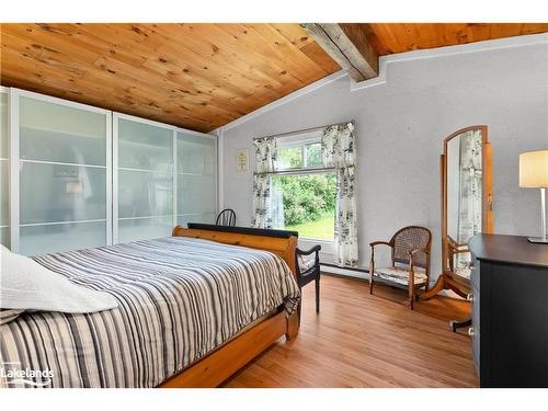 12 Maple Avenue, Huntsville, ON - Indoor Photo Showing Bedroom