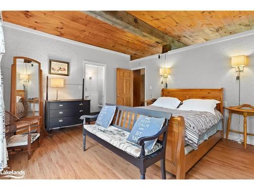 12 Maple Avenue, Huntsville, ON - Indoor Photo Showing Bedroom