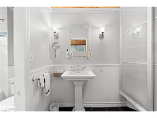 12 Maple Avenue, Huntsville, ON - Indoor Photo Showing Bathroom