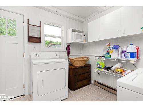 12 Maple Avenue, Huntsville, ON - Indoor Photo Showing Laundry Room