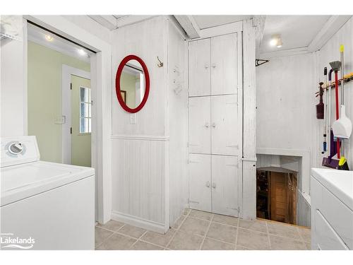 12 Maple Avenue, Huntsville, ON - Indoor Photo Showing Laundry Room