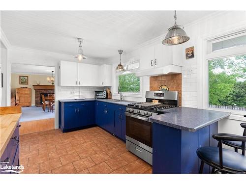 12 Maple Avenue, Huntsville, ON - Indoor Photo Showing Kitchen With Double Sink