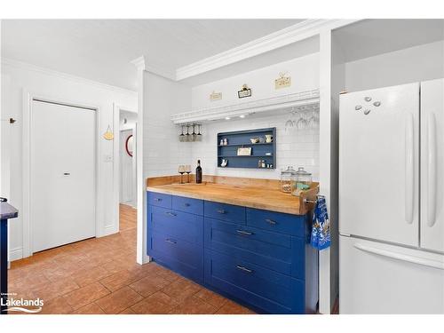 12 Maple Avenue, Huntsville, ON - Indoor Photo Showing Kitchen