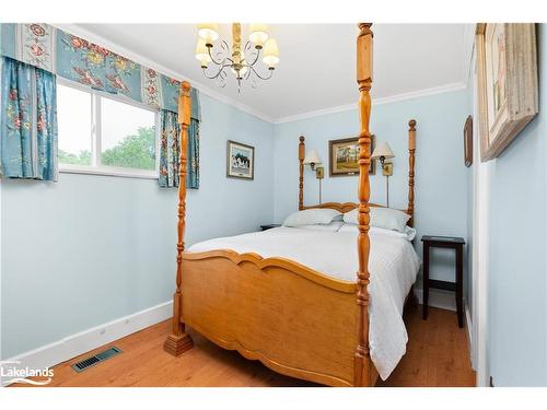 12 Maple Avenue, Huntsville, ON - Indoor Photo Showing Bedroom