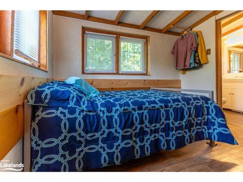 2 Island 860, Honey Harbour, ON - Indoor Photo Showing Bedroom