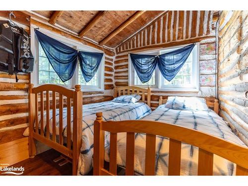 2 Island 860, Honey Harbour, ON - Indoor Photo Showing Bedroom