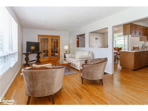 205 Wanda Miller Road, Gravenhurst, ON - Indoor Photo Showing Living Room