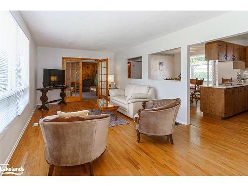 205 Wanda Miller Road, Gravenhurst, ON - Indoor Photo Showing Living Room