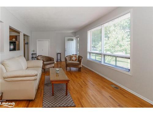 205 Wanda Miller Road, Gravenhurst, ON - Indoor Photo Showing Living Room